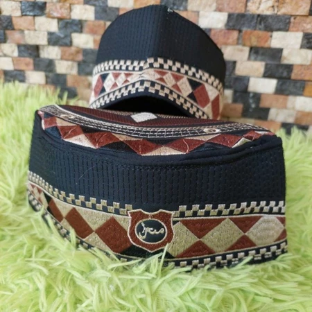 Kopyah Peci Balita Anak Bordir Katun Spons - Kotak Coklat Random